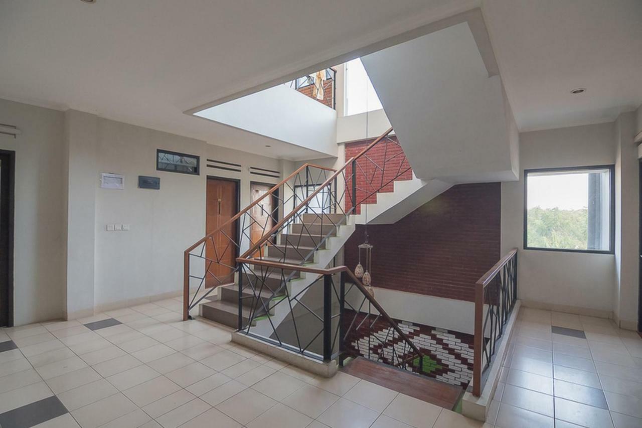 Wisma tamu Reddoorz Syariah Near Krida Nusantara Bandung