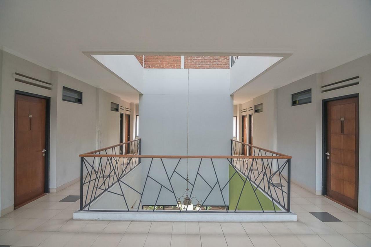 Wisma tamu Reddoorz Syariah Near Krida Nusantara Bandung